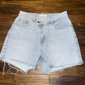 90’s girlfriend high waisted cross over jean short